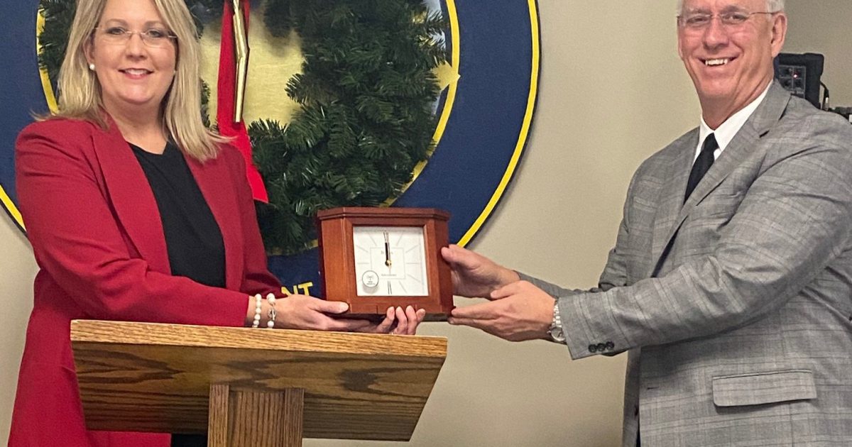 CVADD presents Board of Director Member with award